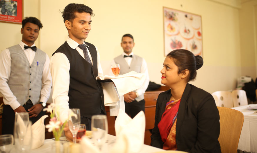 Food & Beverage Steward - Hindi FBH002